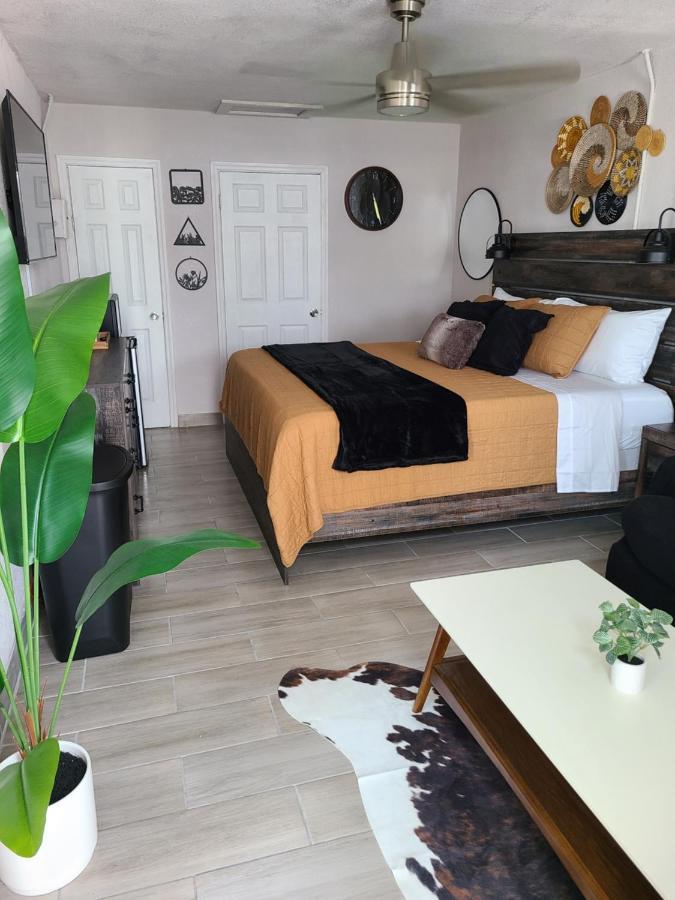 Modern Studio Retreat With King Bed - Cozy Comfort Pahokee Exteriér fotografie