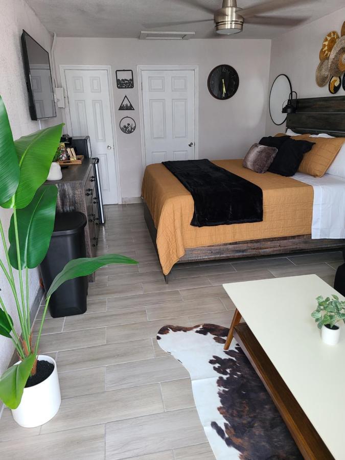 Modern Studio Retreat With King Bed - Cozy Comfort Pahokee Exteriér fotografie